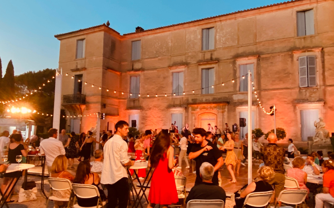 Soirée d'été terrasse château de Flaugergues