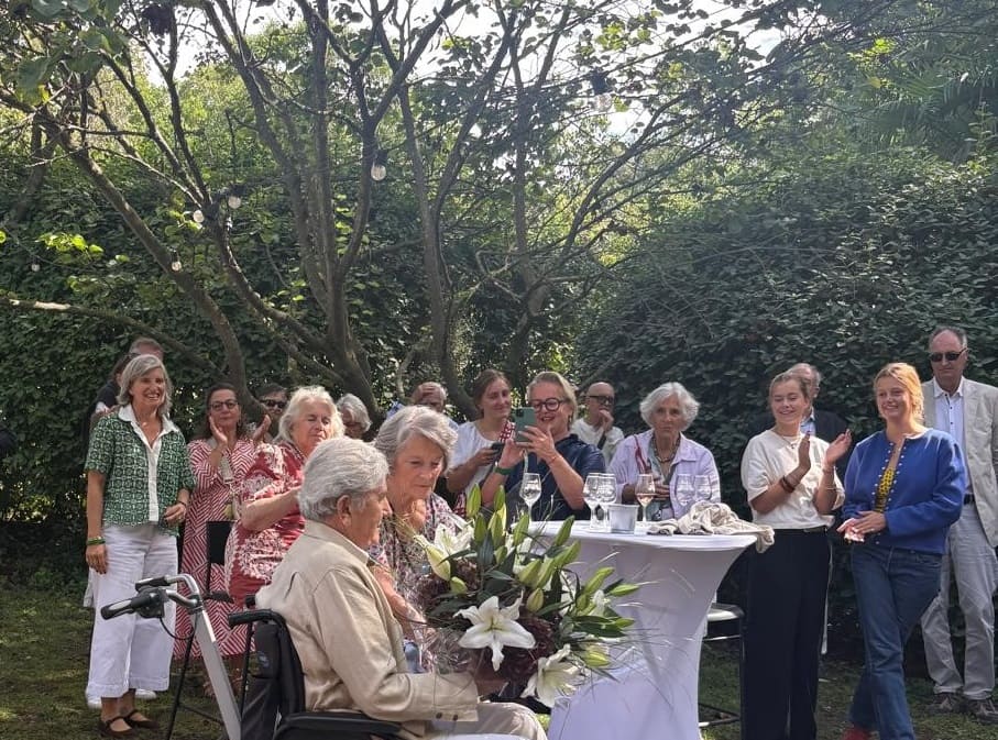 Famille et invités réunis au Château de Flaugergues