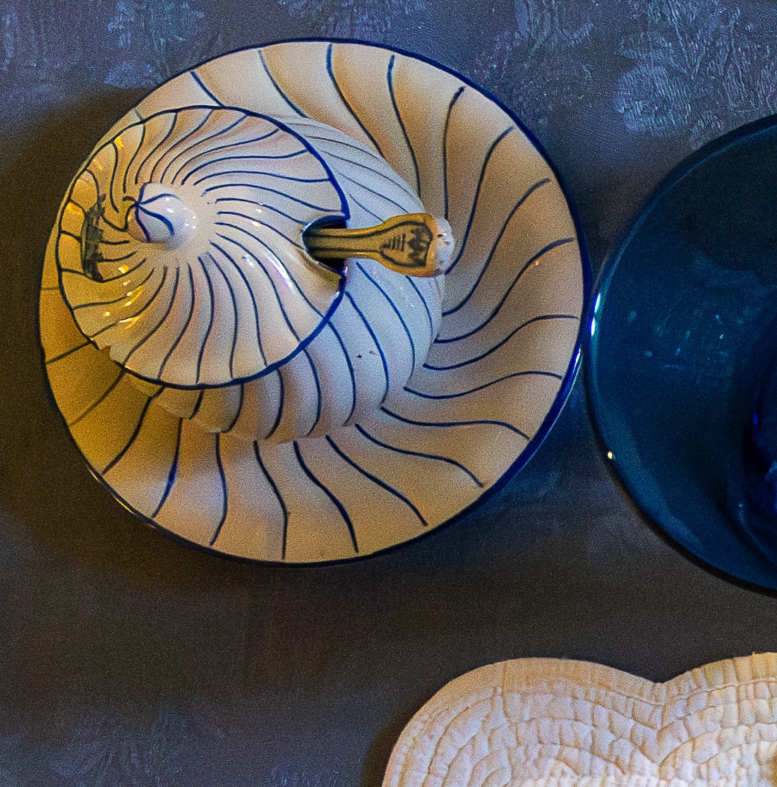 Service de table conservé au château de Flaugergues